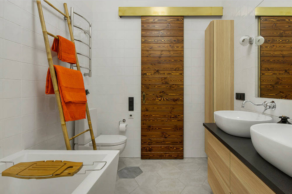 Oranžinė - madingo dizaino vonios kambarys