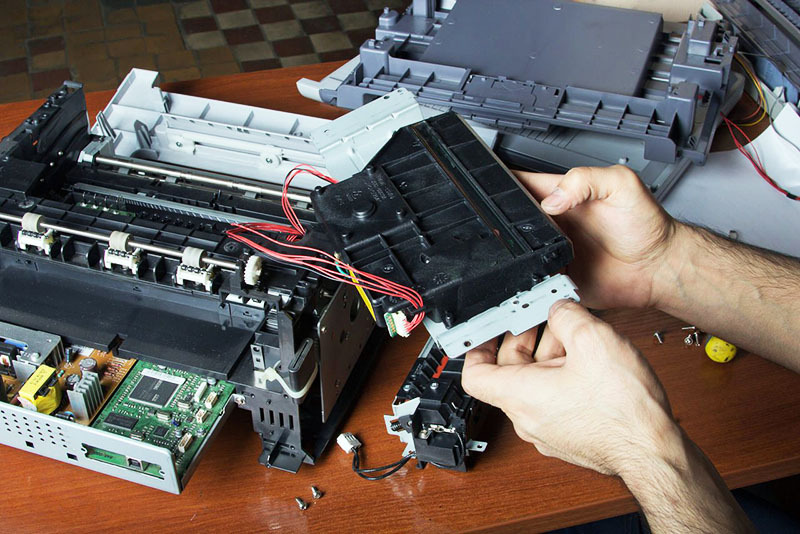 Wenn ein Laserdrucker nicht repariert werden kann, kann daraus ein einfacher Windgenerator hergestellt werden.
