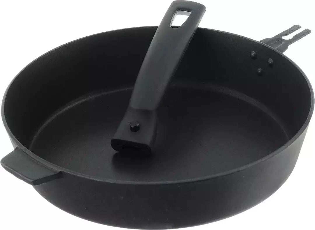 Frying pan with push-button handle