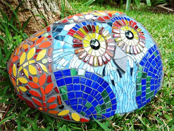 Even an ordinary boulder decorated with mosaics becomes an attractive art object.