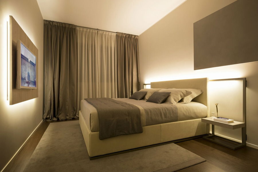 Yatak odasının iç kısmında minimalizm