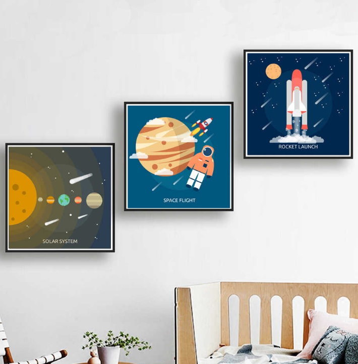 Plagáty na vesmírnej tému v detskej izbe