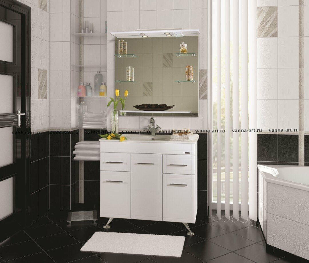 Spinta vonios grindyse, su krepšiu nešvariems skalbiniams, dizainas su nuotrauka