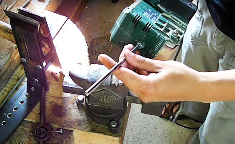 DIY ax sharpener: a simple device