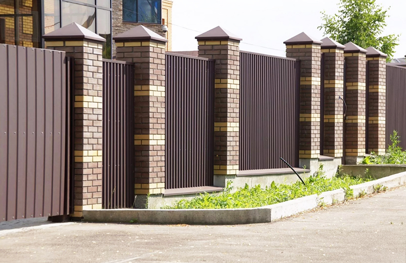 Pillars and a brick fence with your own hands: how to do it once and for a hundred years ahead
