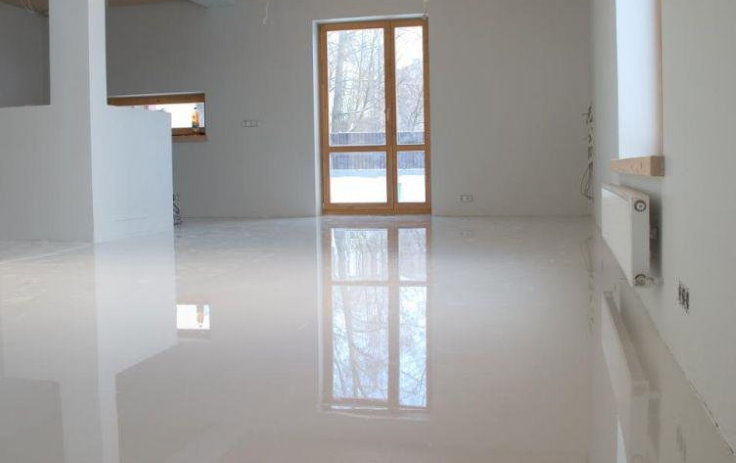 Smooth surface glossy self-leveling floor