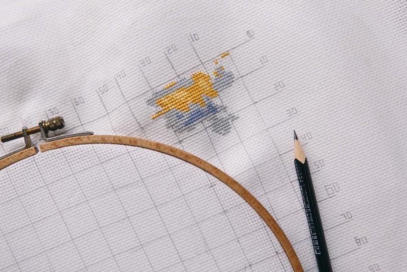 How to place the canvas so as not to unpick the embroidery