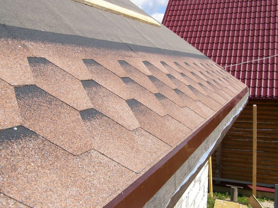 Comment poser un toit souple: caractéristiques d'installation des tuiles souples