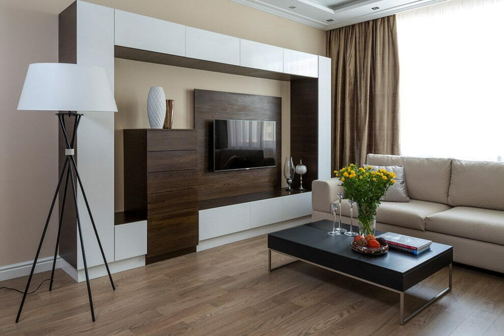 Stena v slogu minimalizma v dnevni sobi