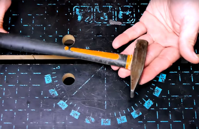 Indipendentemente dalle dimensioni del martello, la rilavorazione può essere eseguita con un piccolo strumento o uno standard