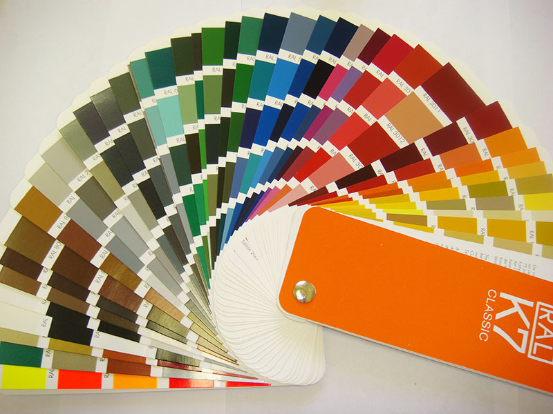 Acrylfarben auf Wasserbasis lassen sich problemlos in jedem Farbton abtönen