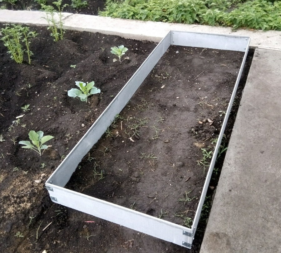 Slate bed box on the ground