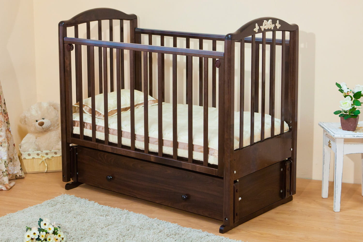 Yeni doğanlar için bebek yatakları: küçük ve şık seçenekler, iç mekan fotoğrafları