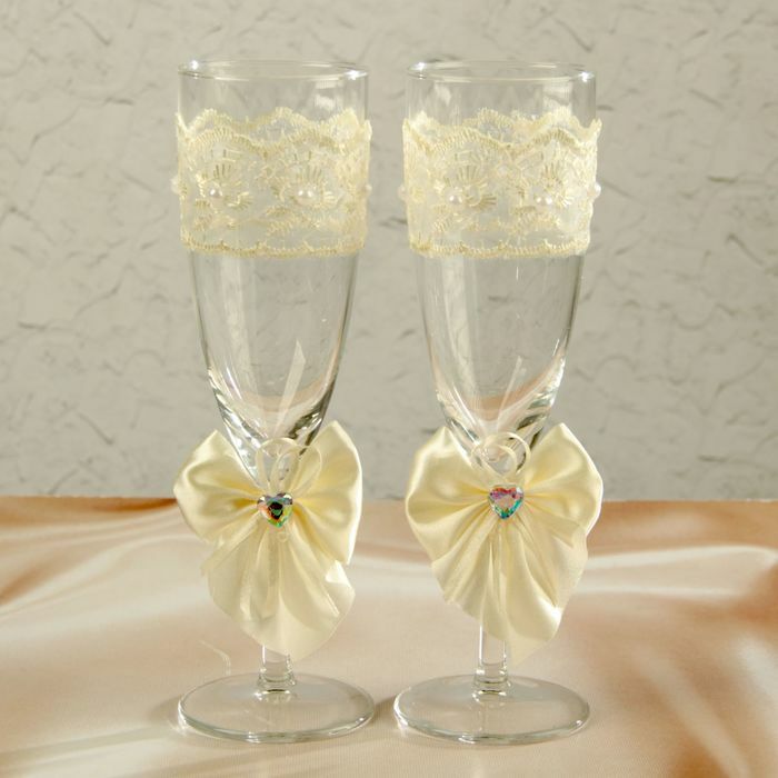 Un set di bicchieri da matrimonio per montare " Elite" con fiocco, 2 pezzi, colore avorio