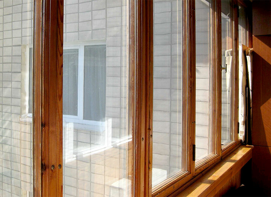 balcón acristalamiento marcos de madera