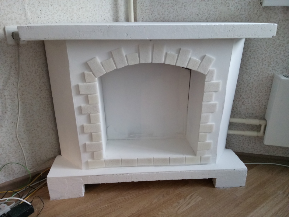 Do-it-yourself false fireplace made of polystyrene