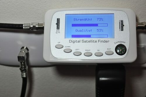 SatFinder - den här enheten hjälper dig att enkelt justera antennens riktning och fånga den bästa signalen
