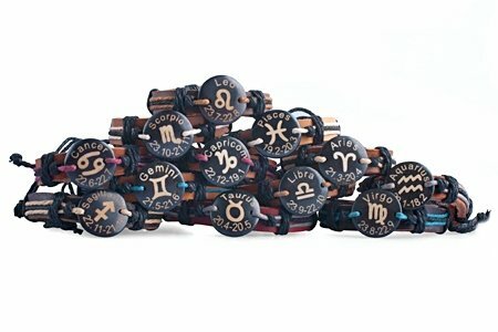 Gevlochten leren armband met keramiek decoratie met sterrenbeelden 48012