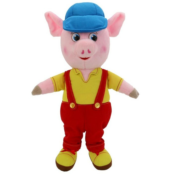 Minkštas muzikinis žaislas „Kiaulė“ kombinezonuose ir kepurėje, 26 cm
