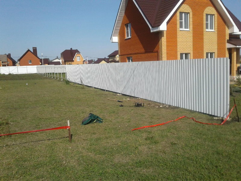 Marquage des sites d'installation de la clôture sur le nouveau site