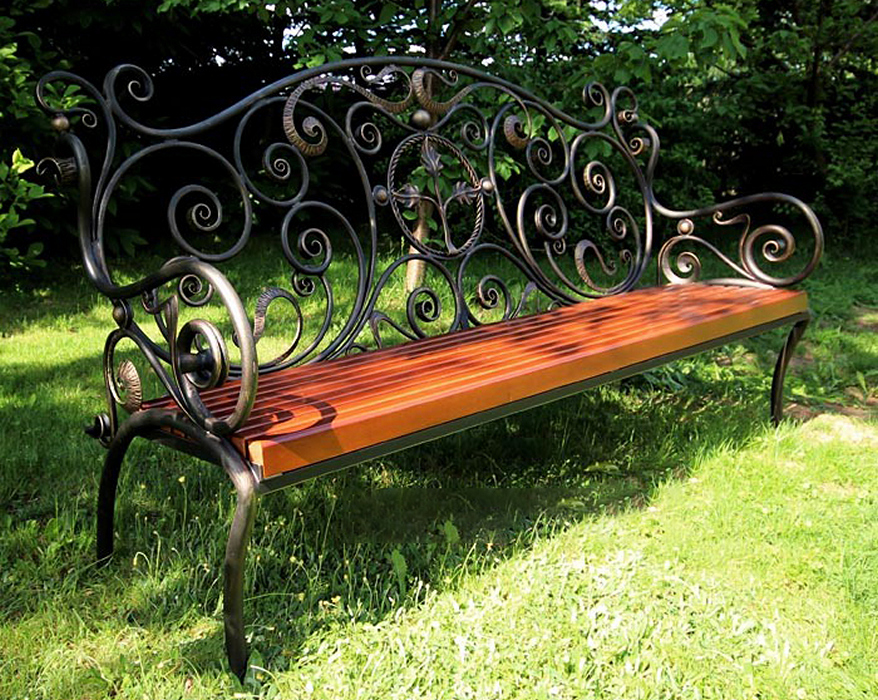 záhradná lavica z tepaného železa