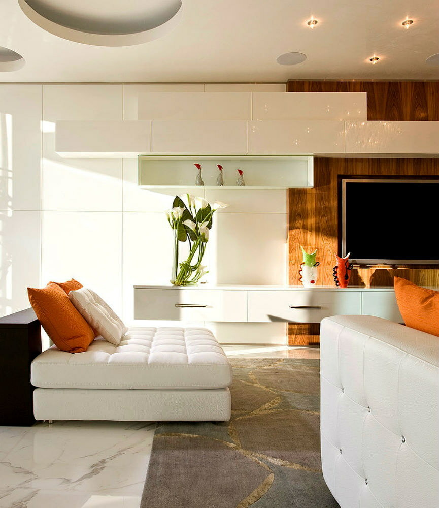 Hvite møbler i en stue i moderne stil