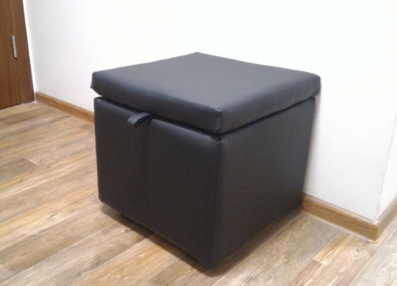 Square pouf with lid strap