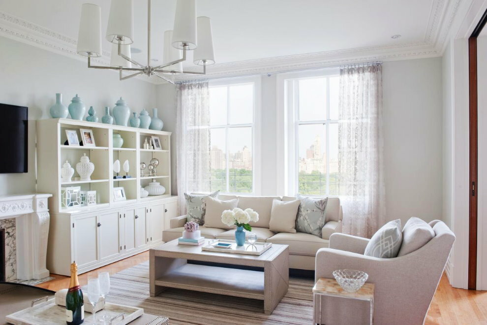 Rustieke woonkamerdecoratie met witte meubels