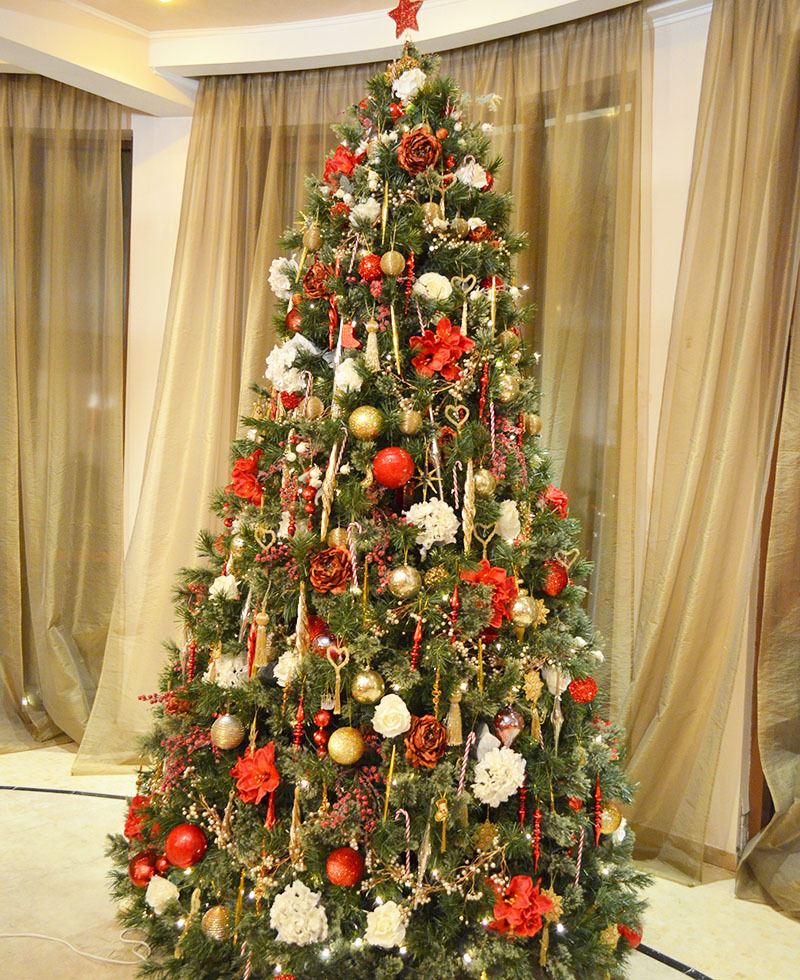 För dem som ännu inte har hunnit - hur vackert och snyggt att dekorera julgranen för nyåret