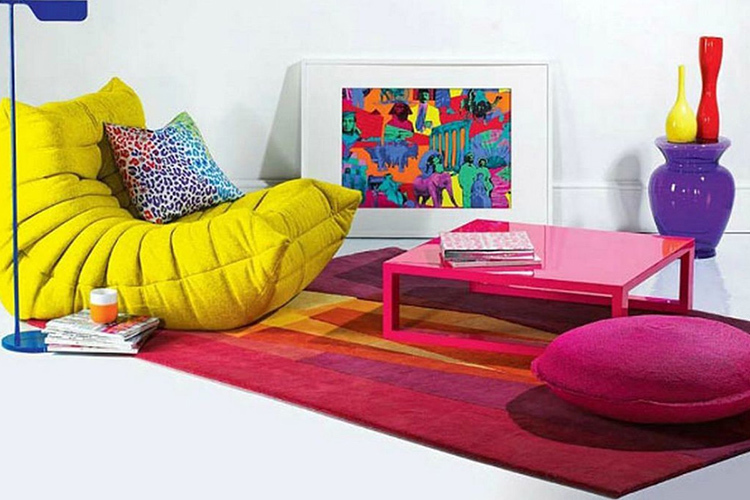 Avangarda stils noliedz tradicionālās krāsu un formu kombinācijas interjerā un mēbeļu dizainā