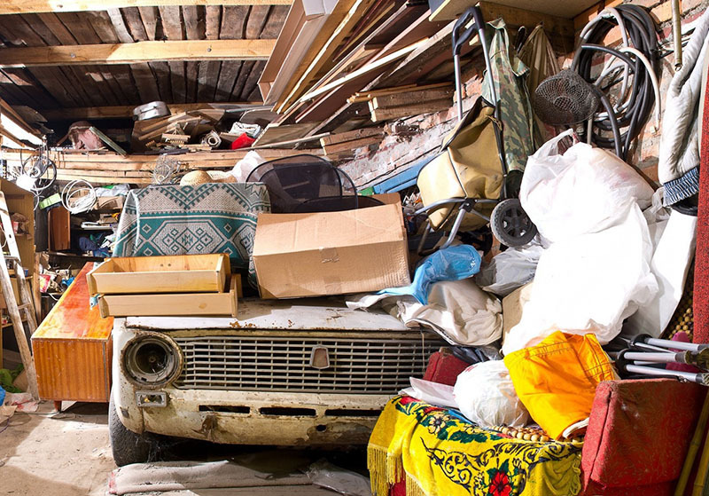 Gains sur de vieilles choses: élimination des ordures, restauration, vente