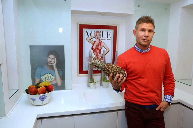Mitya Fomin toonde een vreemde herontwikkeling van zijn luxe appartement met twee verdiepingen